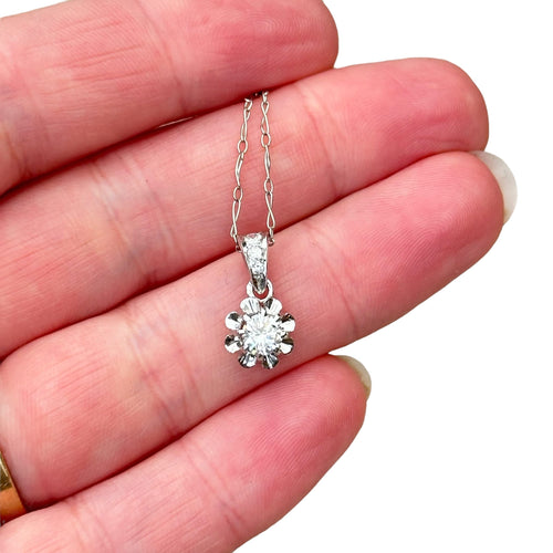 Collier Collier fleur - Pendentif en or 18 carats et diamants 58 Facettes 277