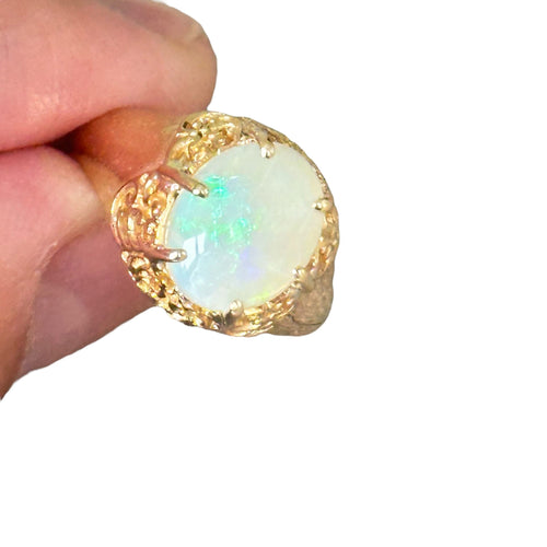 Bague 51 Bague ancienne ajourée en or 18 carats sertie d’une opale cabochon 58 Facettes 321