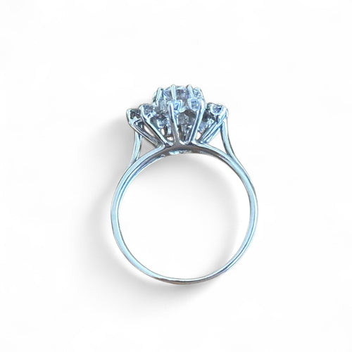 Bague 51 Bague marguerite en or blanc 18 carats et diamants 58 Facettes 372