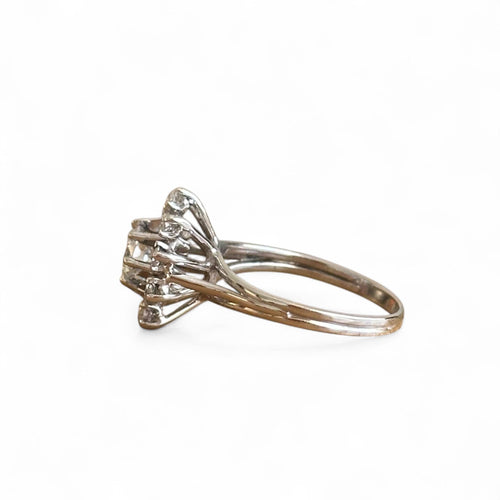 Bague 51 Bague marguerite en or blanc 18 carats et diamants 58 Facettes 372