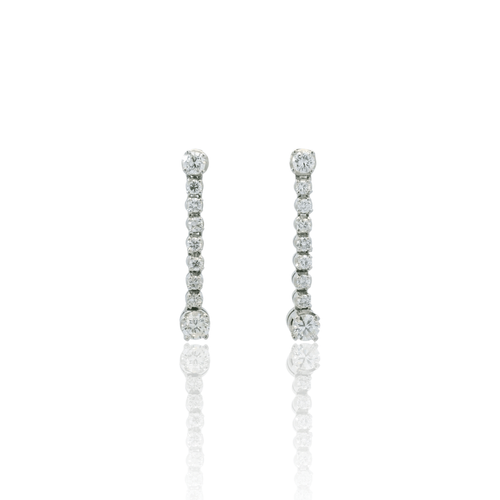 Boucles d'oreilles Boucles d’oreilles longues en or blanc 18k et diamants 58 Facettes