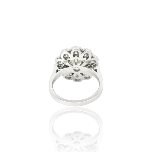 Bague 53 Bague cluster en or blanc 18k et diamants (1,98 ct env.) 58 Facettes