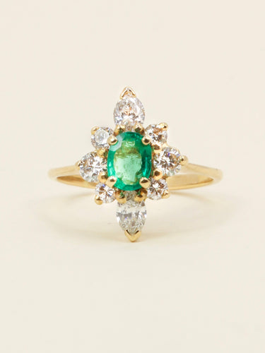Bague 47.5 Bague marquise en or jaune 18k avec émeraude ovale et diamants 58 Facettes 1190.7