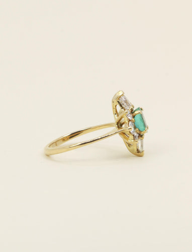Bague 47.5 Bague marquise en or jaune 18k avec émeraude ovale et diamants 58 Facettes 1190.7