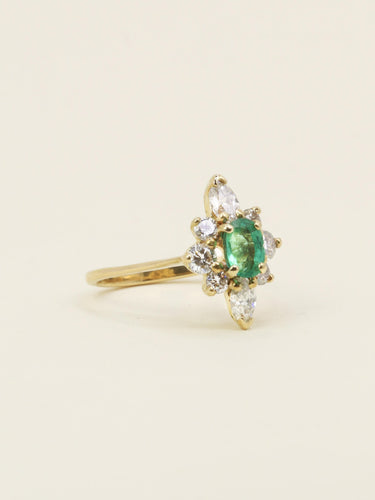 Bague 47.5 Bague marquise en or jaune 18k avec émeraude ovale et diamants 58 Facettes 1190.7