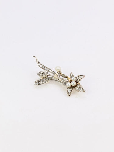 Broche Broche ancienne fleur en or 18k et argent avec diamants et perles fines 58 Facettes 275