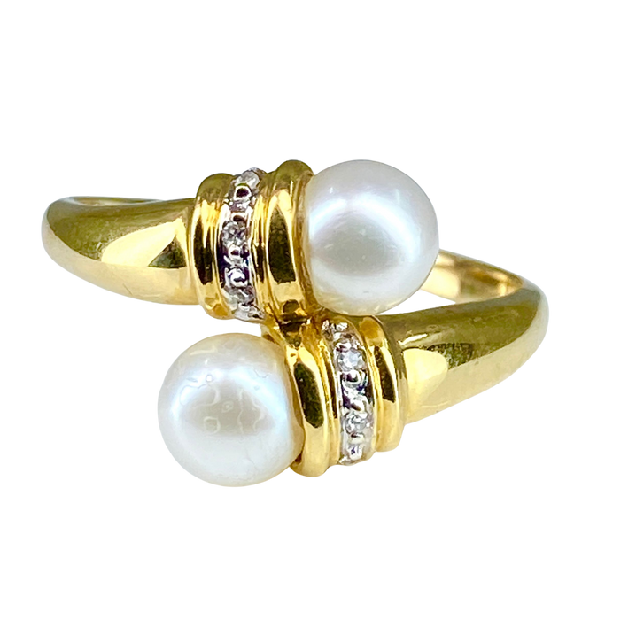 Bague en or jaune, 2 perles et 6 diamants