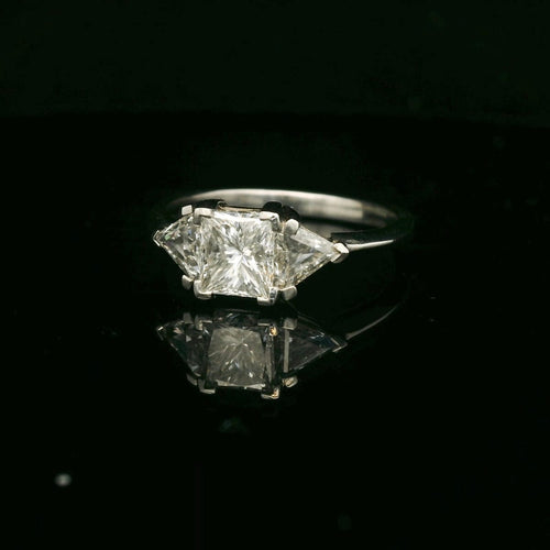 Bague 52 Bague trilogie en platine et diamants 58 Facettes