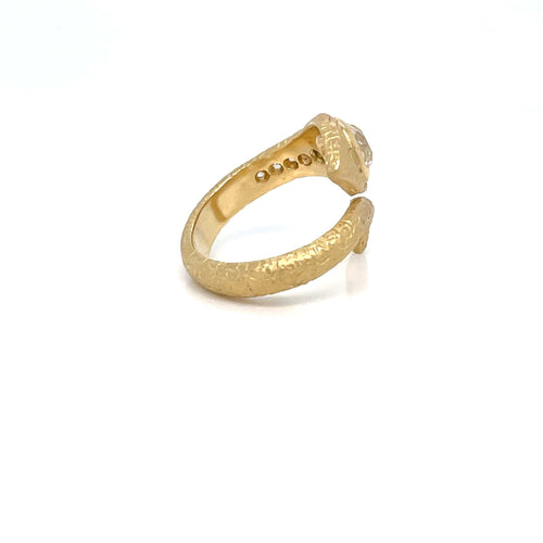 Bague 51 Bague serpent enroulé ancienne gravée en or 18 carats et diamants 58 Facettes