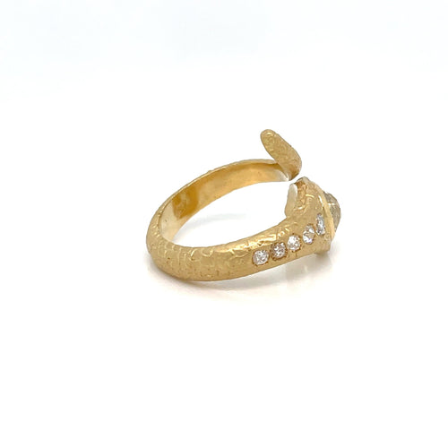 Bague 51 Bague serpent enroulé ancienne gravée en or 18 carats et diamants 58 Facettes