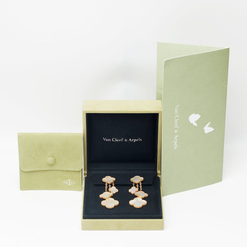 Boucles d'oreilles Van Cleef & Arpels Magic Alhambra - Boucles d’oreilles 4 motifs en or jaune et nacre 58 Facettes
