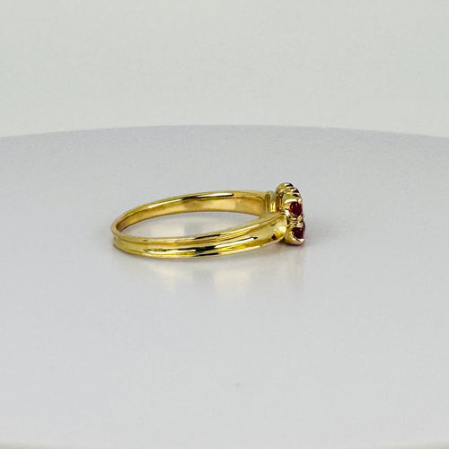 Bague Bague vintage en or jaune 18k avec rubis et diamants 58 Facettes 2601012