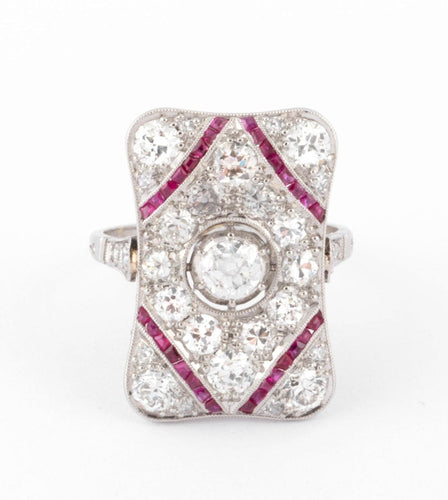 Bague 55 Bague rectangulaire en platine et diamants, rubis calibrés 58 Facettes 1