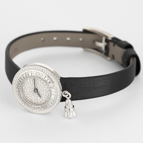VAN CLEEF & ARPELS - Montre en or blanc et diamants à boitier rond et mouvement quartz