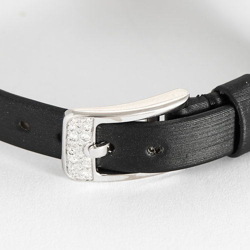 VAN CLEEF & ARPELS - Montre en or blanc et diamants à boitier rond et mouvement quartz