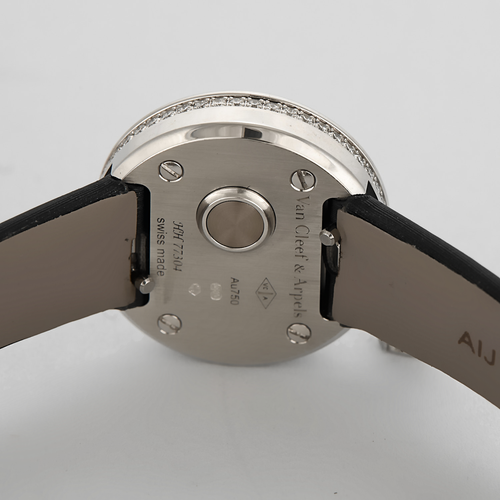 VAN CLEEF & ARPELS - Montre en or blanc et diamants à boitier rond et mouvement quartz