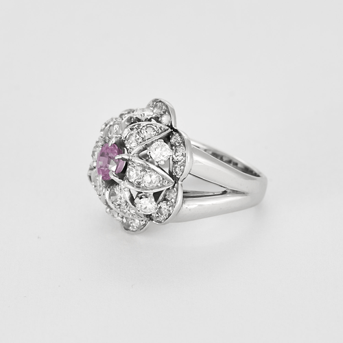 Bague 48 Elégante Bague Fleur en or gris diamants et saphir rose 58 Facettes DV20388-1