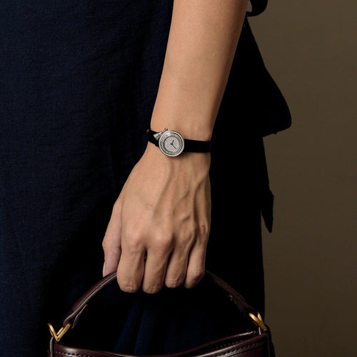 VAN CLEEF & ARPELS - Montre en or blanc et diamants à boitier rond et mouvement quartz 58 Facettes DV19552-1