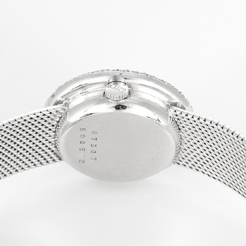 Montre CHOPARD - Montre en or blanc à cadran ovale à mouvement mécanique à remontage manuel 58 Facettes DV19769-4