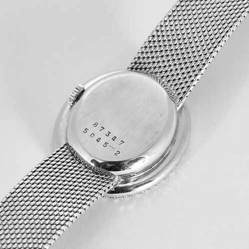 Montre CHOPARD - Montre en or blanc à cadran ovale à mouvement mécanique à remontage manuel 58 Facettes DV19769-4