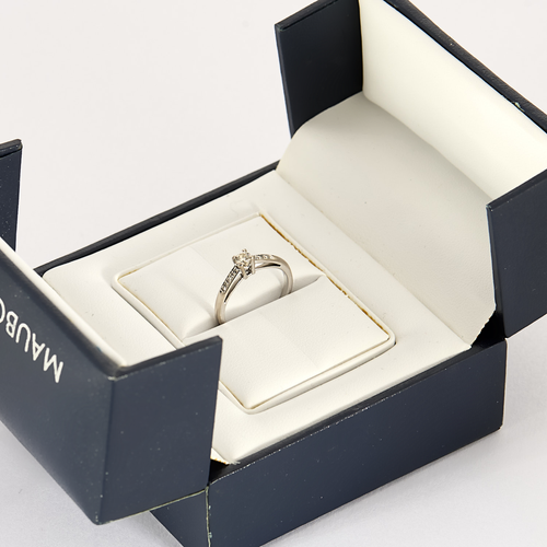 MAUBOUSSIN - "Tu es le sel de ma vie" - Bague Solitaire en or blanc et diamants