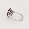 Bague 52 Bague en or gris, rubis et diamants 58 Facettes DV0671-27-52-1