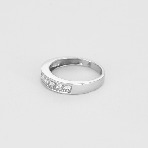 Bague 50 Demie alliance en or gris et diamants princesse 58 Facettes DV6568-3