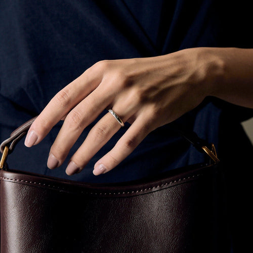 Bague 47 TIFFANY & CO - Elsa Peretti - Alliance en platine et diamants 58 Facettes DV20701-1-47-2