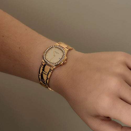 Montre PATEK PHILIPPE - Lady Nautilus - Montre de dame en or jaune et diamants 58 Facettes DV17159-6