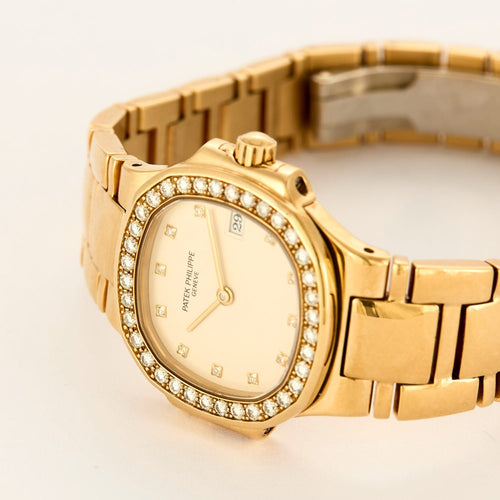 Montre PATEK PHILIPPE - Lady Nautilus - Montre de dame en or jaune et diamants 58 Facettes DV17159-6