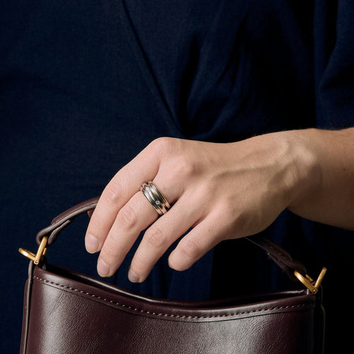 PIAGET -   Possession - Bague en or gris et sept diamants