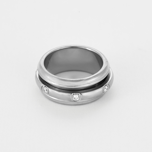PIAGET -   Possession - Bague en or gris et sept diamants