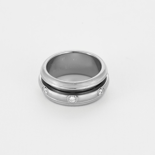 PIAGET -   Possession - Bague en or gris et sept diamants