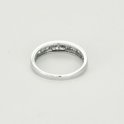 Bague 55.5 Bague jonc en or blanc, diamants et émeraudes 58 Facettes DV20084-1