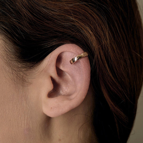 Boucles d'oreilles Chanel Coco Crush - Mono boucle en or beige et diamants 58 Facettes DV3273-5