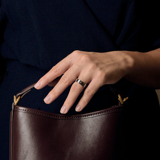 Bague 51 CARTIER – LOVE – Modèle Classique. Alliance en or gris 58 Facettes DV20023-2