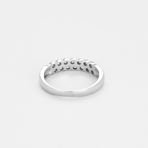 Alliance en or gris et diamants