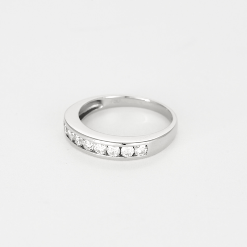 Demi Alliance en or blanc et diamants