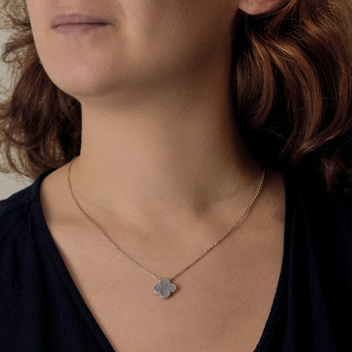 Collier Van Cleef & Arpels -Vintage Alhambra - Collier en or gris et calcédoine 58 Facettes DV0830-28