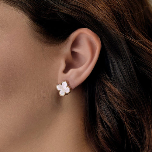 Boucles d'oreilles Van Cleef & Arpels- Vintage Alhambra- Boucles d'oreilles en or jaune et nacre 58 Facettes DV0830-30