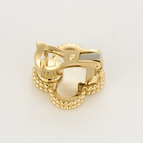 Boucles d'oreilles Van Cleef & Arpels- Vintage Alhambra- Boucles d'oreilles en or jaune et nacre 58 Facettes DV0830-30