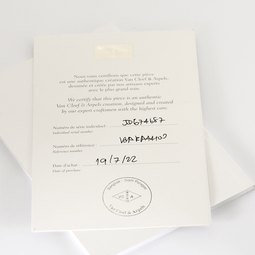 Boucles d'oreilles Van Cleef & Arpels- Vintage Alhambra- Boucles d'oreilles en or jaune et nacre 58 Facettes DV0830-30