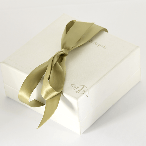 Boucles d'oreilles Van Cleef & Arpels- Vintage Alhambra- Boucles d'oreilles en or jaune et nacre 58 Facettes DV0830-30