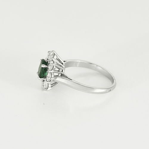 Bague 52 Bague en or gris, émeraude et diamants 58 Facettes DV6621-12