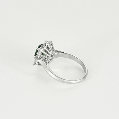 Bague 52 Bague en or gris, émeraude et diamants 58 Facettes DV6621-12