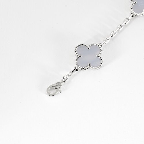 Bracelet Van Cleef &Arpels -Vintage Alhambra- Bracelet en or gris et calcédoine 58 Facettes DV0830-33