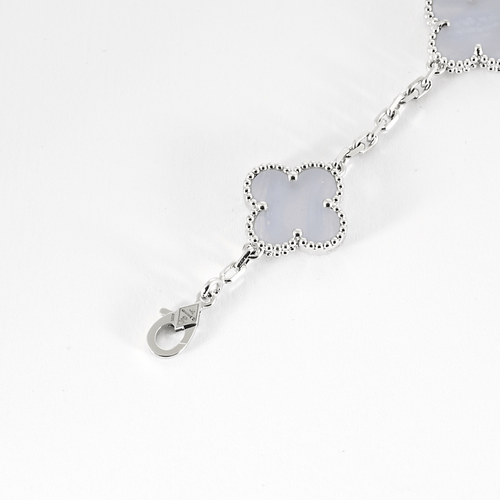 Bracelet Van Cleef &Arpels -Vintage Alhambra- Bracelet en or gris et calcédoine 58 Facettes DV0830-33