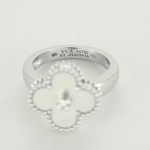 Bague 51 Van Cleef & Arpels - Alhambra -Bague en or gris, nacre et diamant 58 Facettes DV0830-34-51-2