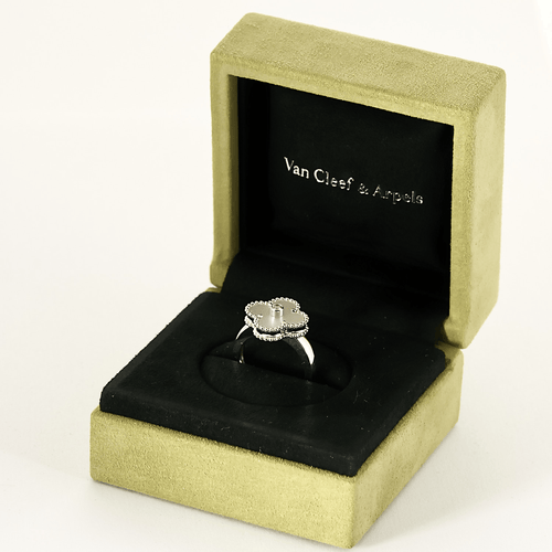 Bague 51 Van Cleef & Arpels - Alhambra -Bague en or gris, nacre et diamant 58 Facettes DV0830-34-51-2