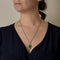 Chaîne et pendentif en or gris, jade et diamants